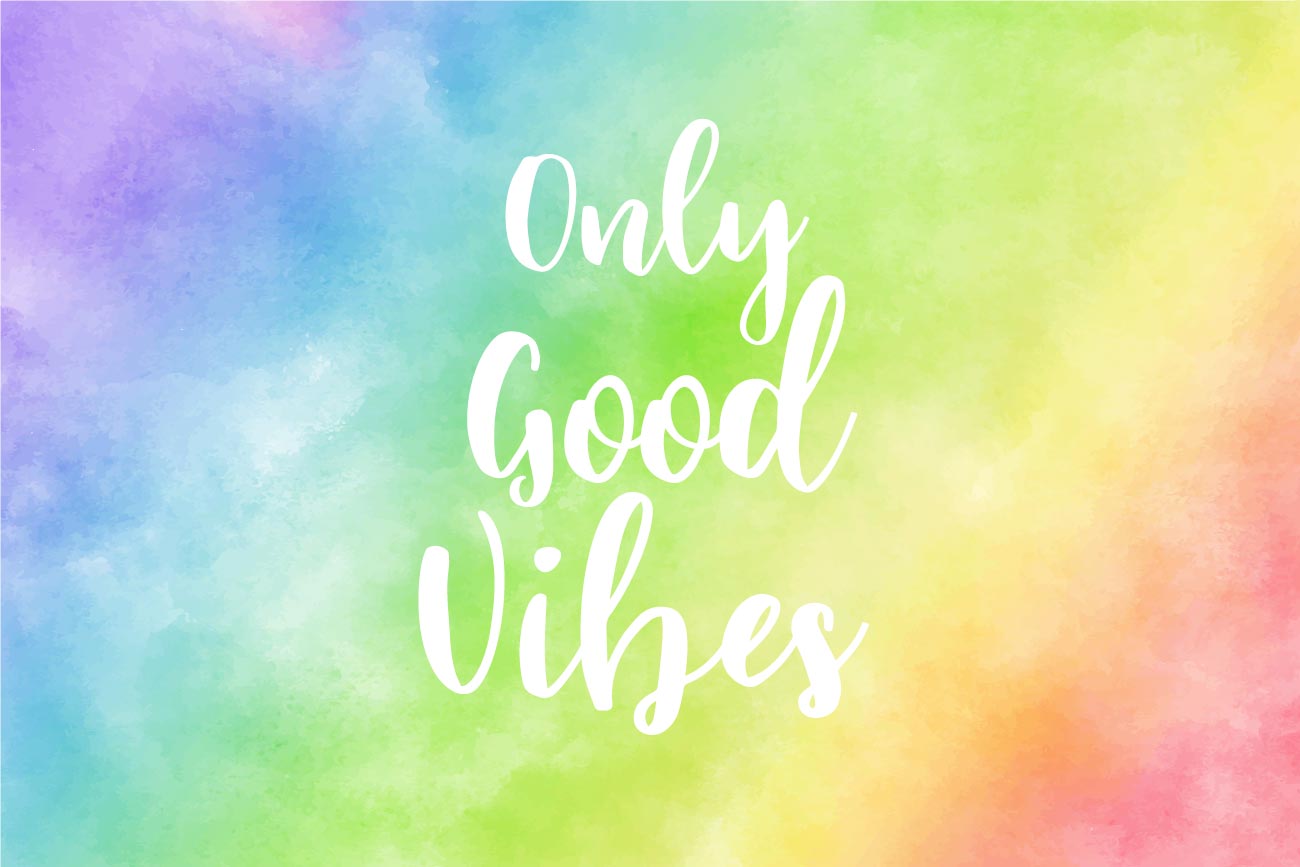 Slogan Only Good Vibes sur fond coloré arc en ciel aquarelle